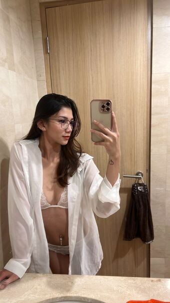 Shinta Khyuliang Alastonkuvavuotoja OnlyFansista 23