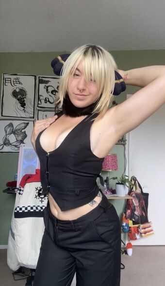 shroombie Alastonkuvavuotoja OnlyFansista 26