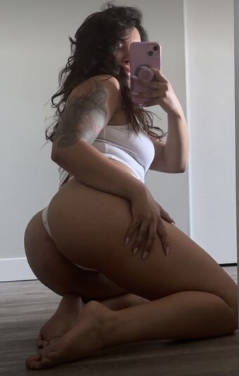 shyrye Alastonkuvavuotoja OnlyFansista 15