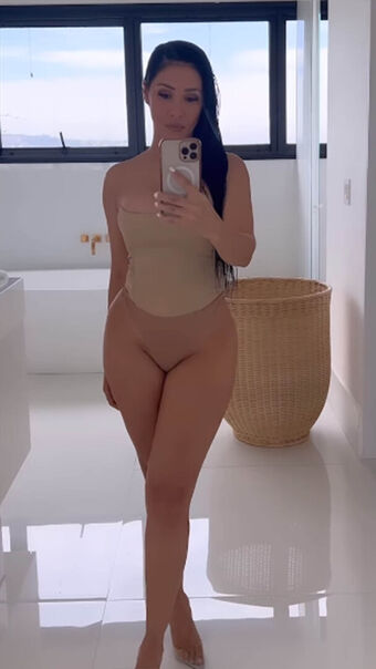 Simaria Alastonkuvavuotoja OnlyFansista 49
