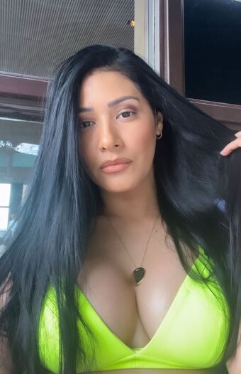 Simaria Alastonkuvavuotoja OnlyFansista 58