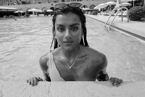 Simone Ashley Alastonkuvavuotoja OnlyFansista 123