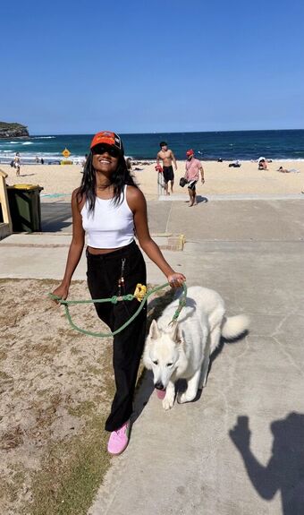 Simone Ashley Alastonkuvavuotoja OnlyFansista 125