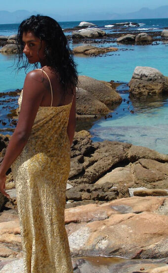 Simone Ashley Alastonkuvavuotoja OnlyFansista 129