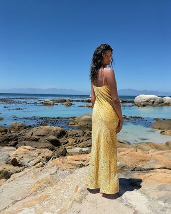 Simone Ashley Alastonkuvavuotoja OnlyFansista 130