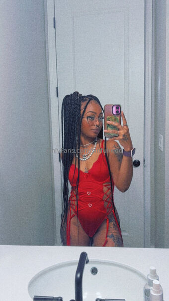 sinfulredd Alastonkuvavuotoja OnlyFansista 9