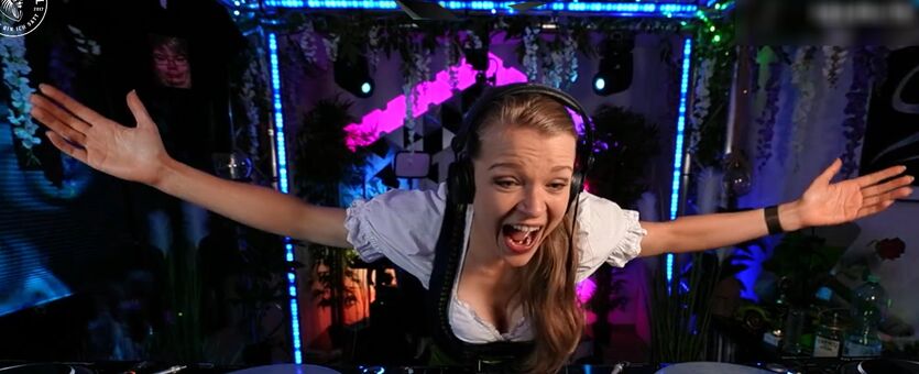 Sintica Alastonkuvavuotoja OnlyFansista 51