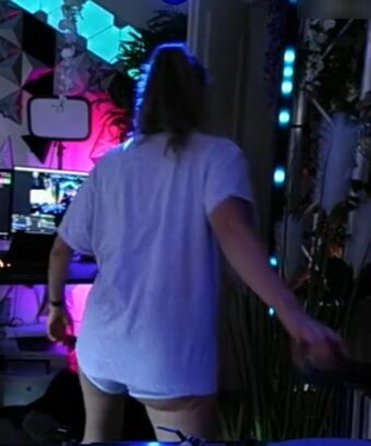 Sintica Alastonkuvavuotoja OnlyFansista 53