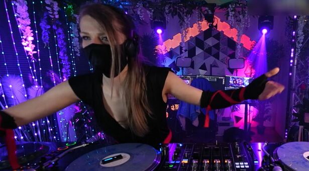 Sintica Alastonkuvavuotoja OnlyFansista 61