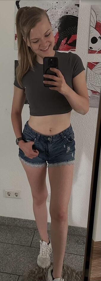 Sintica Alastonkuvavuotoja OnlyFansista 65