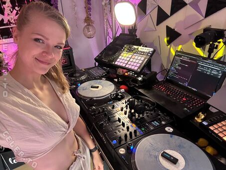 Sintica Alastonkuvavuotoja OnlyFansista 67