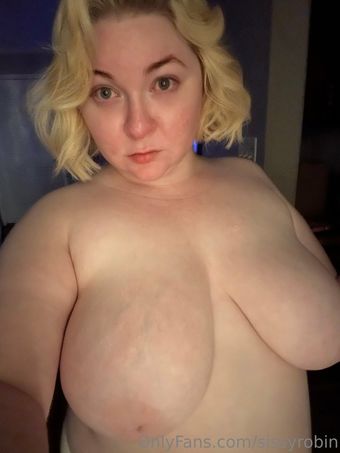 sissyrobin Alastonkuvavuotoja OnlyFansista 13