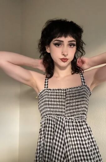 smallwoundedfawn Alastonkuvavuotoja OnlyFansista 13