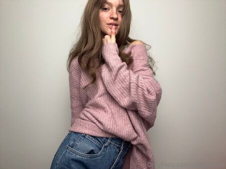sofia.ames Alastonkuvavuotoja OnlyFansista 18