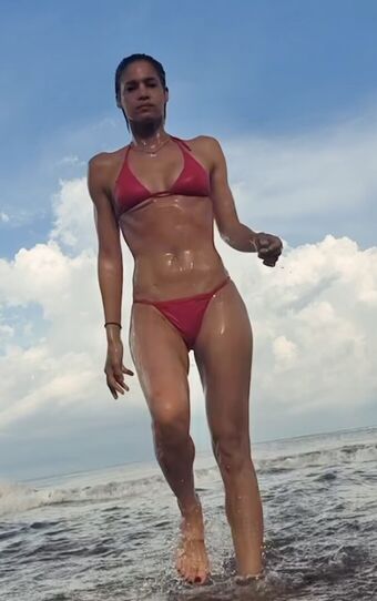 Sofia Boutella Alastonkuvavuotoja OnlyFansista 38