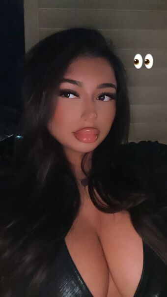 sofia.deroian Alastonkuvavuotoja OnlyFansista 18