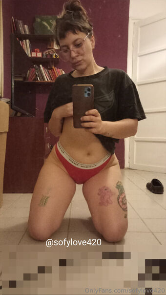 sofylove420 Alastonkuvavuotoja OnlyFansista 13