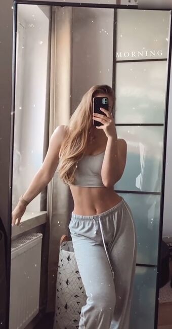 solisssaa Alastonkuvavuotoja OnlyFansista 36
