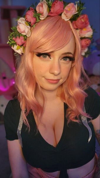 SquishShe Alastonkuvavuotoja OnlyFansista 104
