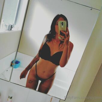 styleen Alastonkuvavuotoja OnlyFansista 8