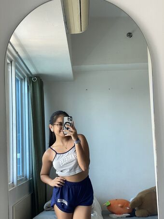 Sugaushi Alastonkuvavuotoja OnlyFansista 37