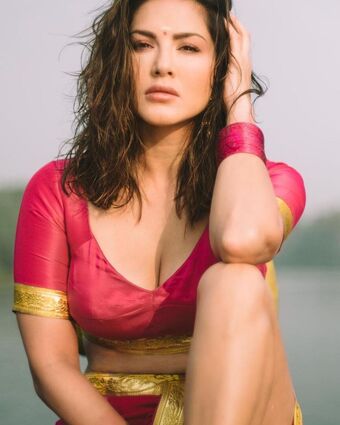 Sunnyleone Alastonkuvavuotoja OnlyFansista 20