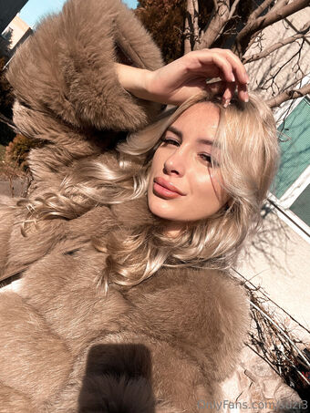 suzi3 Alastonkuvavuotoja OnlyFansista 16
