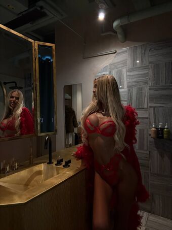 Sylvijaa Alastonkuvavuotoja OnlyFansista 34