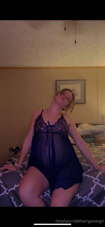 that1gamergrl Alastonkuvavuotoja OnlyFansista 2