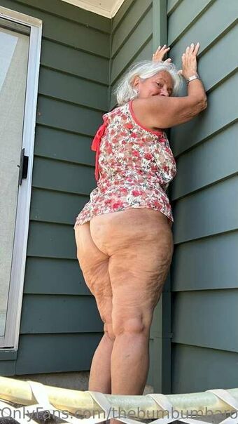 thebumbumbaroness Alastonkuvavuotoja OnlyFansista 29