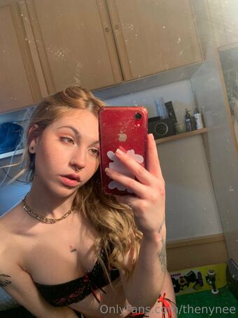 thenynee Alastonkuvavuotoja OnlyFansista 9