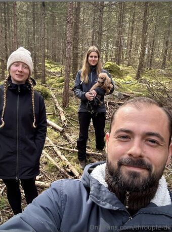 Throuple-dk Alastonkuvavuotoja OnlyFansista 16