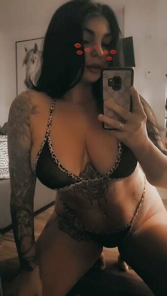 tiiffany Alastonkuvavuotoja OnlyFansista 5