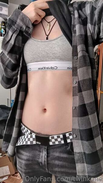 TwinkOnE Alastonkuvavuotoja OnlyFansista 30