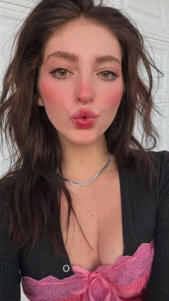 Willow Shields Alastonkuvavuotoja OnlyFansista 218