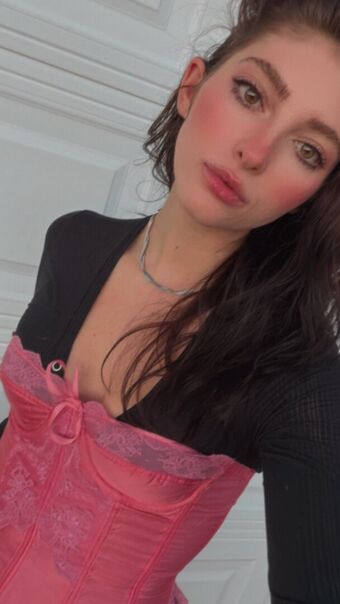 Willow Shields Alastonkuvavuotoja OnlyFansista 219