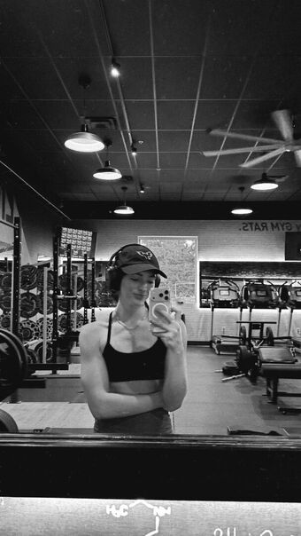 Willow Shields Alastonkuvavuotoja OnlyFansista 226