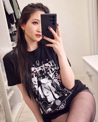 Wonni Alastonkuvavuotoja OnlyFansista 154