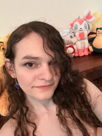 yourgirlclo02 Alastonkuvavuotoja OnlyFansista 18