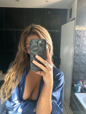 yvslla Alastonkuvavuotoja OnlyFansista 9