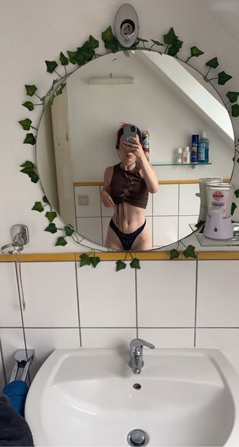 Zarahchan Alastonkuvavuotoja OnlyFansista 37