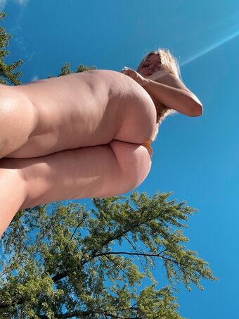 Zoe Grace Alastonkuvavuotoja OnlyFansista 13